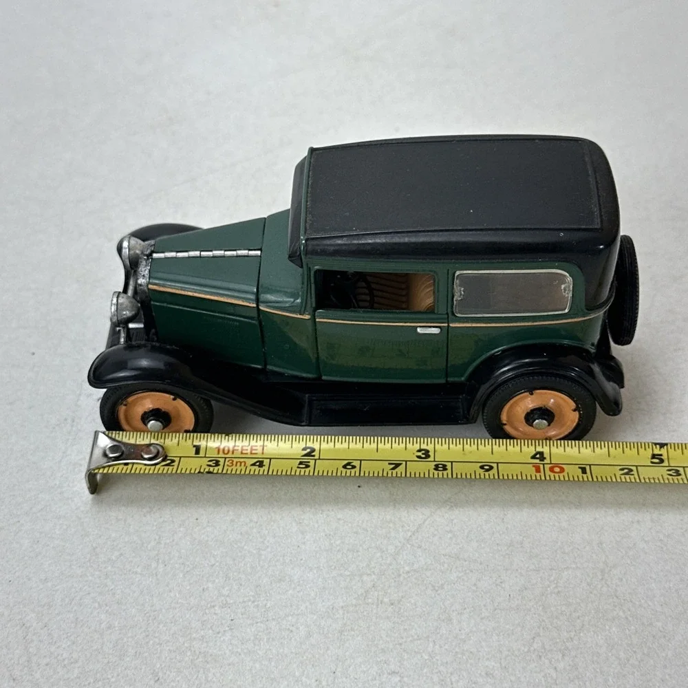 1930 Chevy Coach National Motor Museum Die Cast 1:32 Green Loose